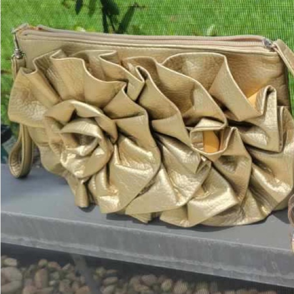 Gold dimensional ruffle rose wristlet - Picture 2 of 6